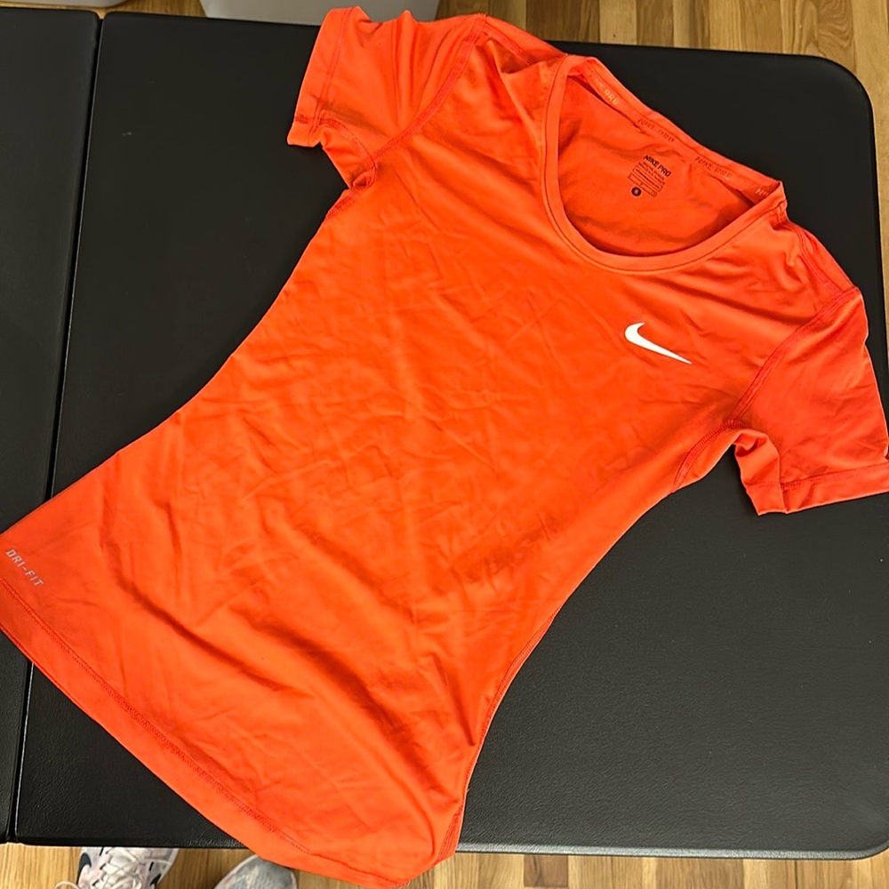Nike top
